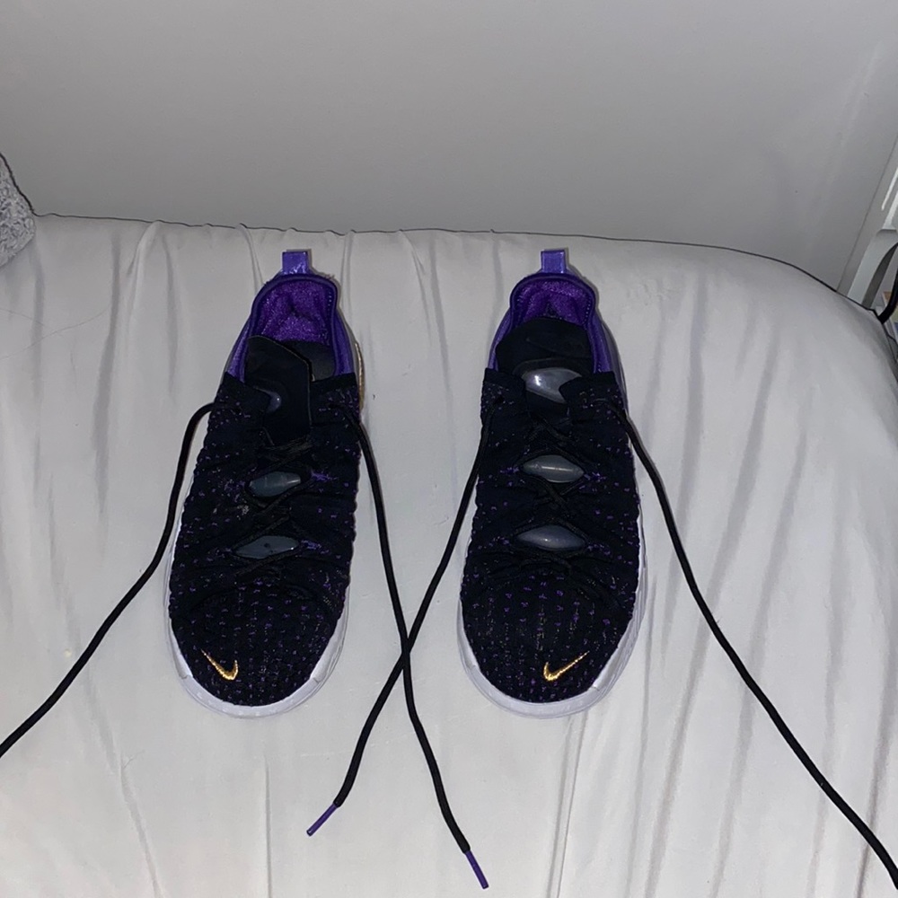 Nike LeBron 18 black/metallic gold/court purple youth 5.5 basketball shoes